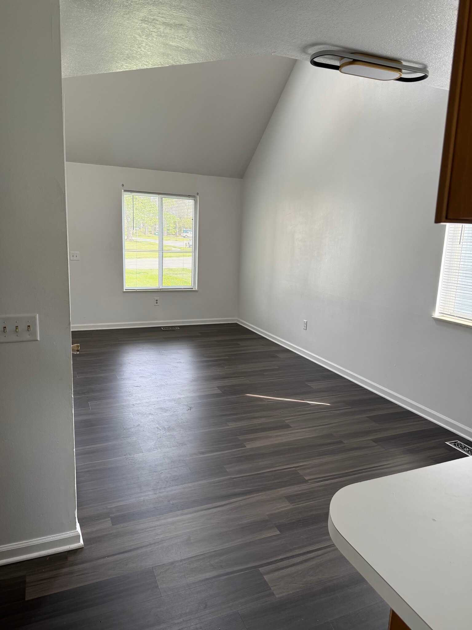 Building Photo - 5945 Red Oak Dr