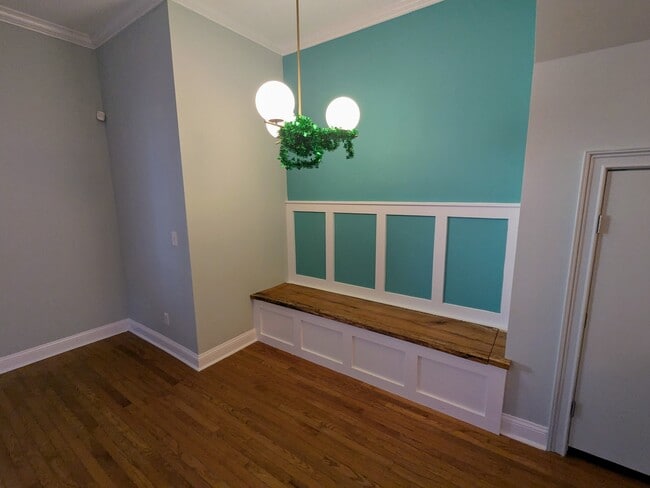 Building Photo - 305 E Henry St