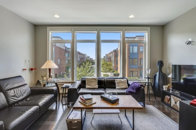 Building Photo - GREAT LOCATION!! Stunning 3BD/3.5BA luxury 4-level townhouse!