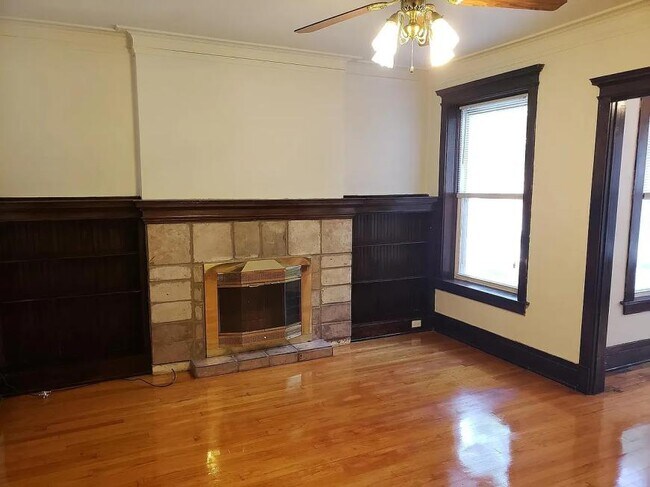 Building Photo - 2 bedroom in Chicago IL 60660
