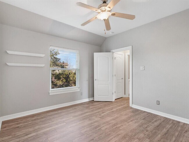 Building Photo - 1005 Overlook Bend