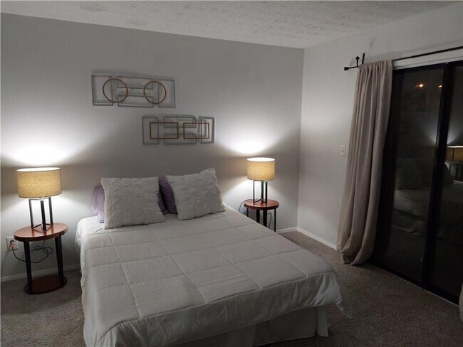 Building Photo - 1003 Dunbar Dr