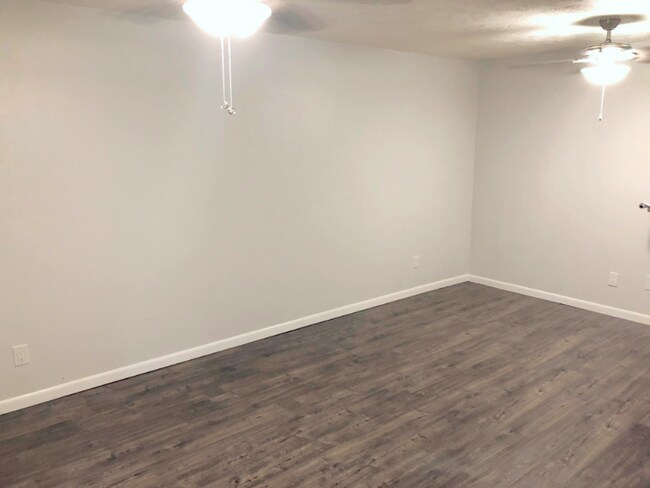 Building Photo - 714 Wellesley Ct