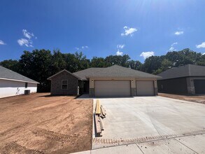 Building Photo - Beautiful, brand-new, 4-bedroom, 2-bath home in Nixa with a 3-car garage.