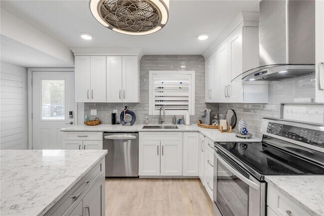 Building Photo - 2100 N Peninsula Ave