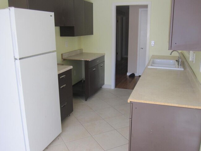 Building Photo - 466 S 300 E