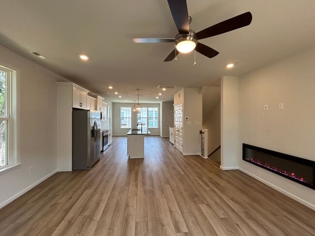 Building Photo - Luxury End-Unit Townhome with 2-Car Garage, Deck & Bonus Room – Available June 5!