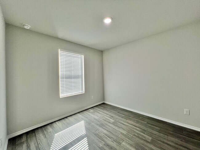 Building Photo - New Home in New Tolar Oaks Neighborhood