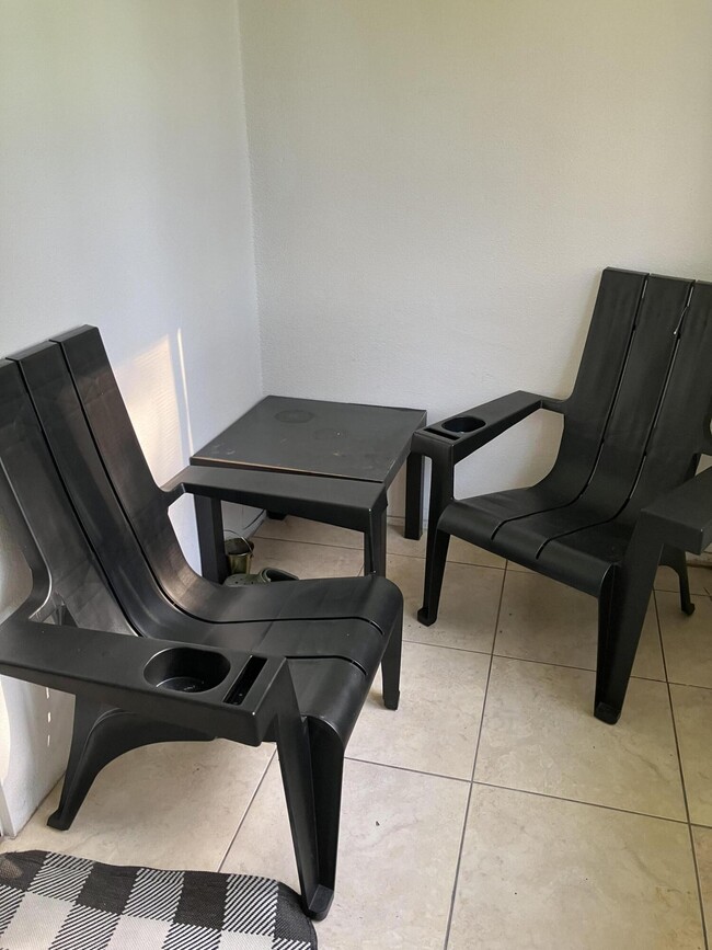 Building Photo - 100 Ventnor E