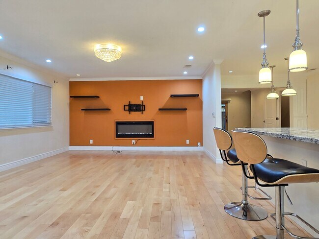 Building Photo - Beautifully Remastered Duet Home, Completely Renovated, A/C, Breakfast Bar, SS Appliances, W/D, W...