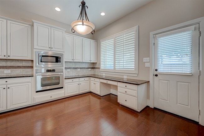 Building Photo - 10323 Hatcher Dr
