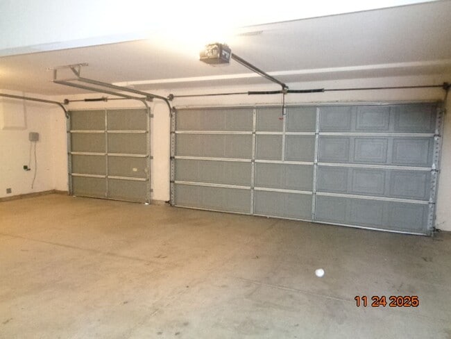 Building Photo - Gorgeous 2 Story Home Built in 1996 with 2476 sq. ft.