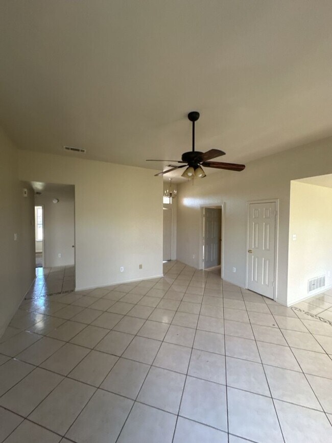 Building Photo - AVAILABLE NOW!