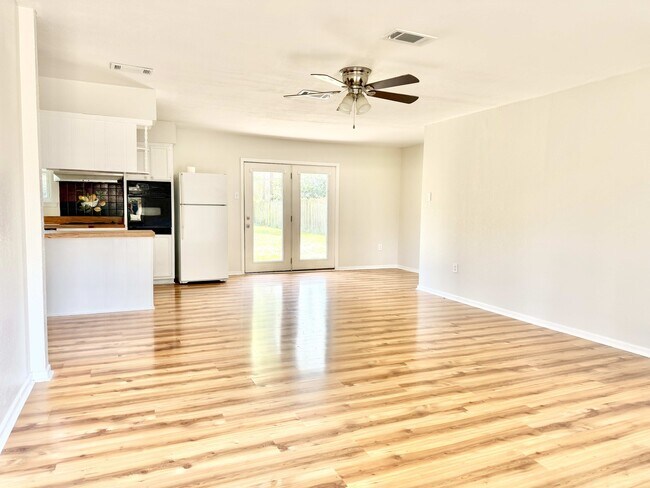 Building Photo - 6937 N Rothmer Dr