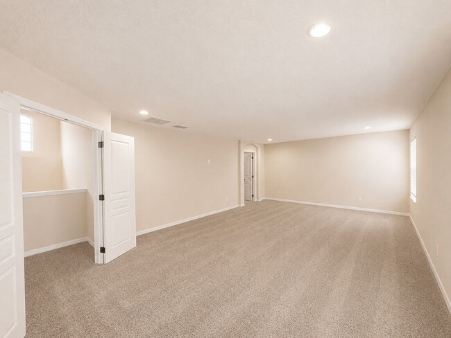 Building Photo - Cypress Lakes 5/4 with 3-Car Garage