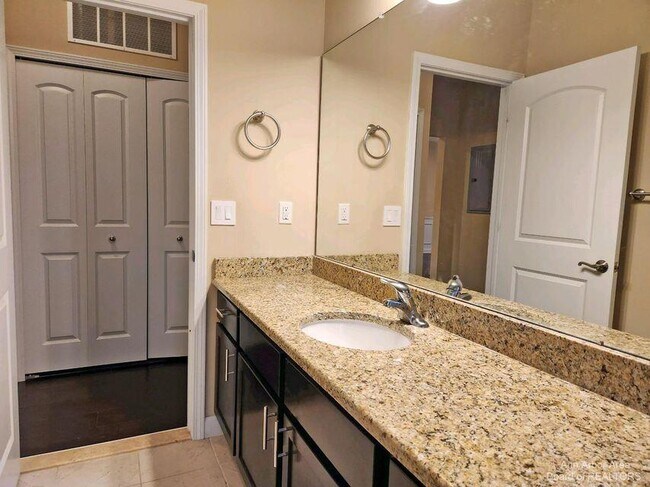 Building Photo - 5643 Arbor Chase Dr