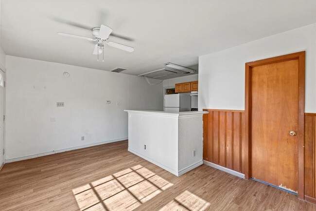 Building Photo - 108 Austin St