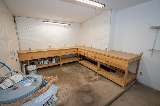 Building Photo - Updated and Charming 3 Bedroom, 2 Bath Hom...