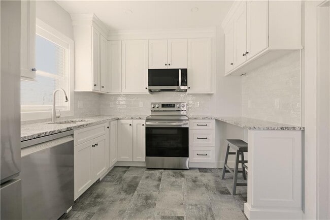 Building Photo - 65 Maple Ave