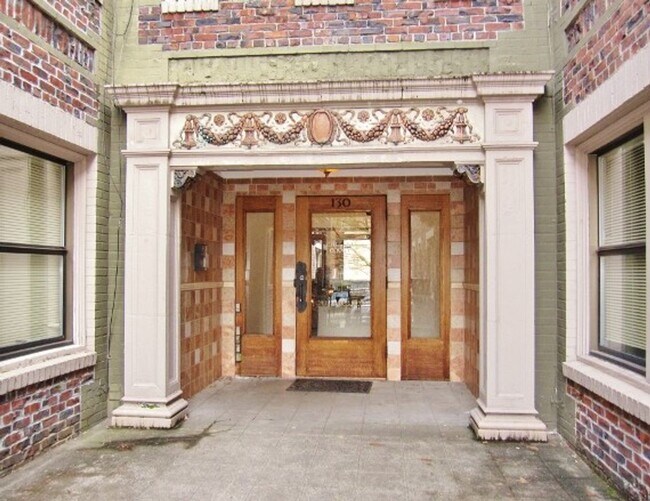 Building Photo - Charming NW Studio Close to Providence Par...
