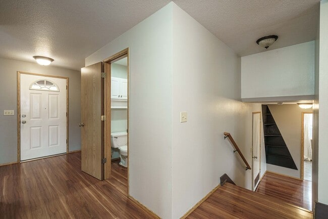 Building Photo - 3 Bedroom 2.5 Bath with workshop and fence...