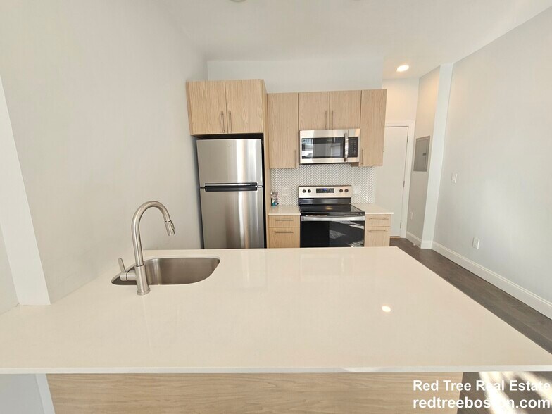 Building Photo - 51 Queensberry St