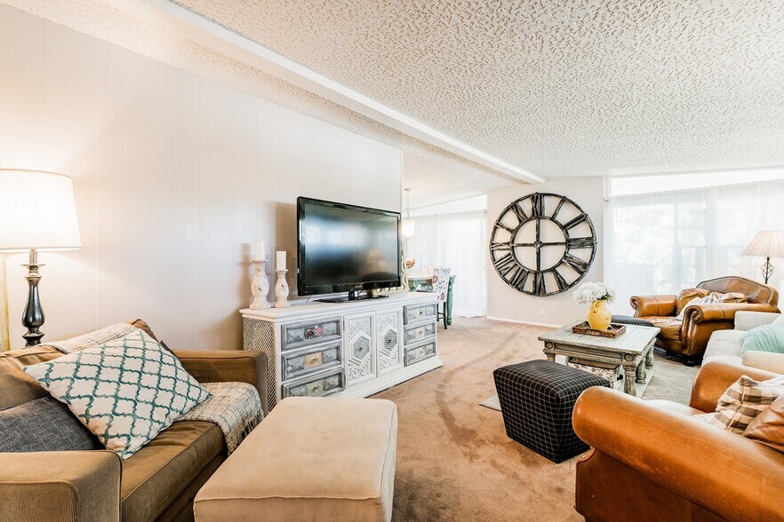 Building Photo - 450 E Mill St S