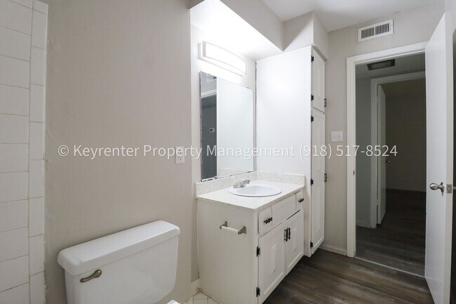 Building Photo - 4318 E 67th St