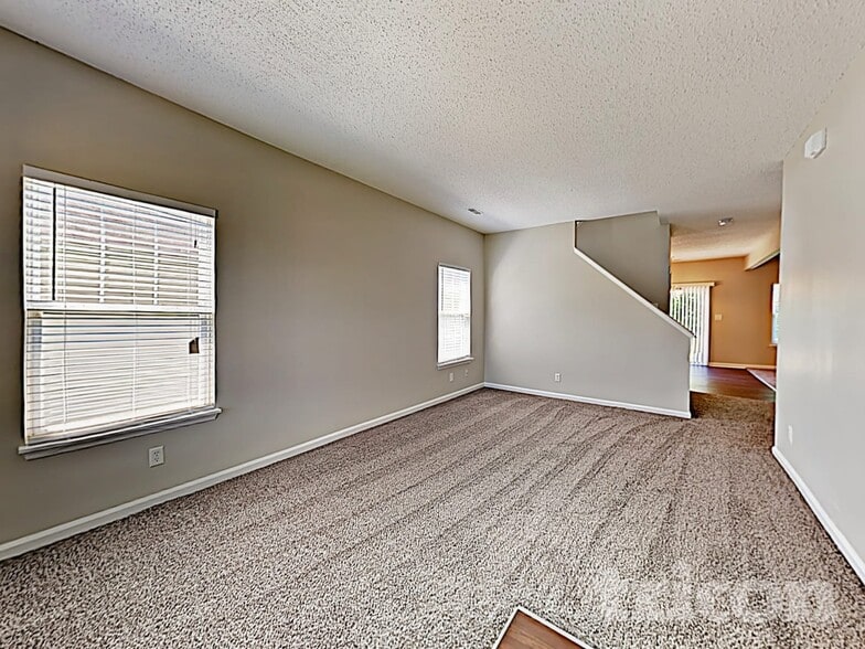 Building Photo - 3916 Roundwood Dr