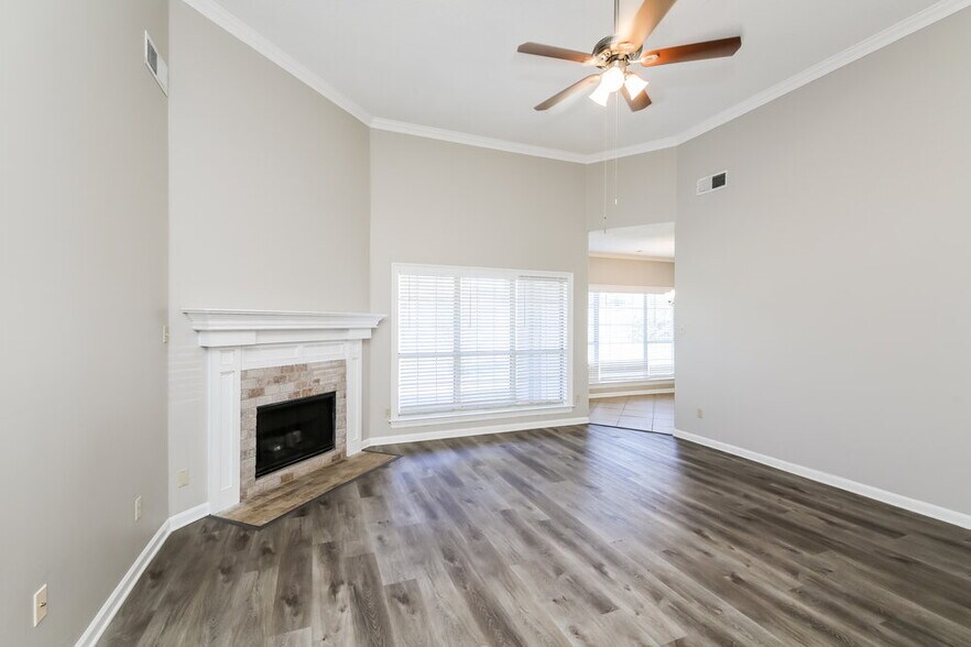 Building Photo - 5976 Southbend Ln