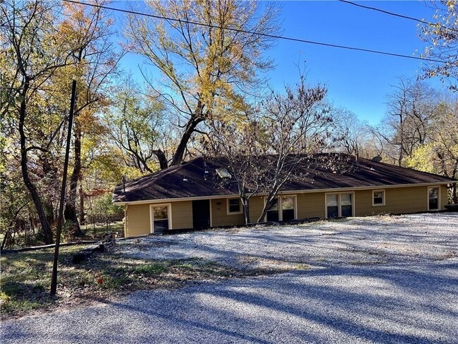 Building Photo - 911 E Rodgers Dr