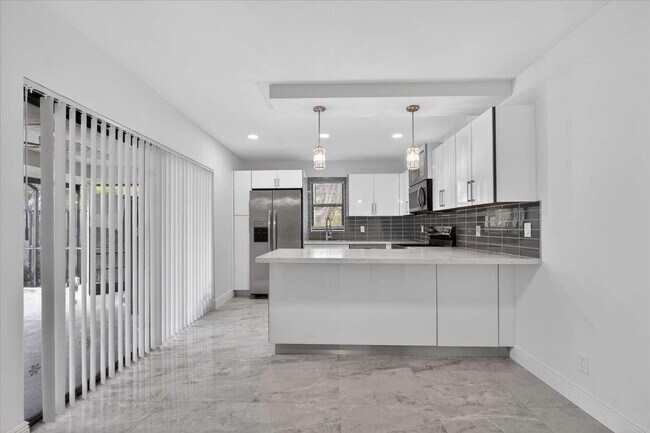 Building Photo - 7512 Courtyard Run E