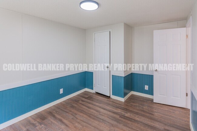 Building Photo - 1108 Shady Ln
