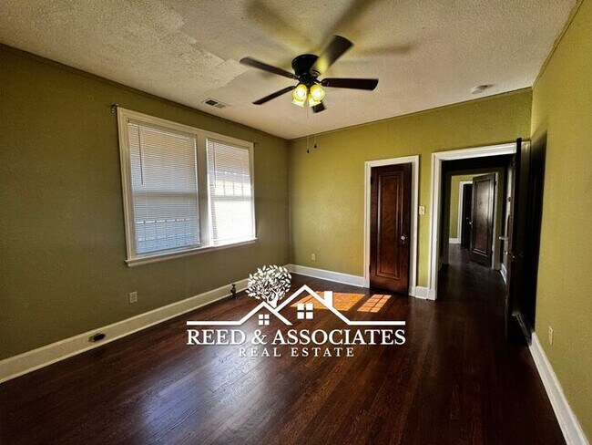 Building Photo - Spacious: 3 Bedroom in Midtown!