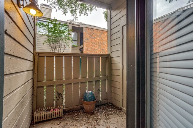 Building Photo - Charming One Bedroom Condo in Richardson!