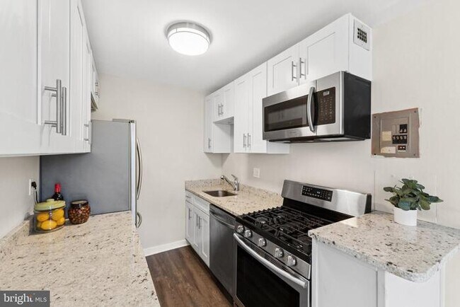 Building Photo - 1200 S Arlington Ridge Rd