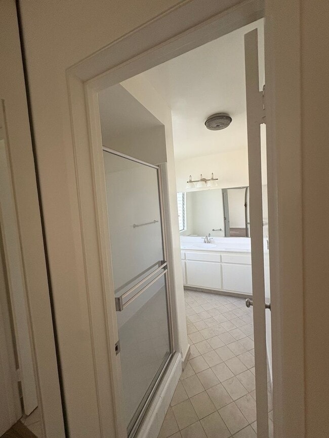 Building Photo - Spacious 2-Bed, 2-Bath Condo in Prime Culver City Location – Freshly Updated!