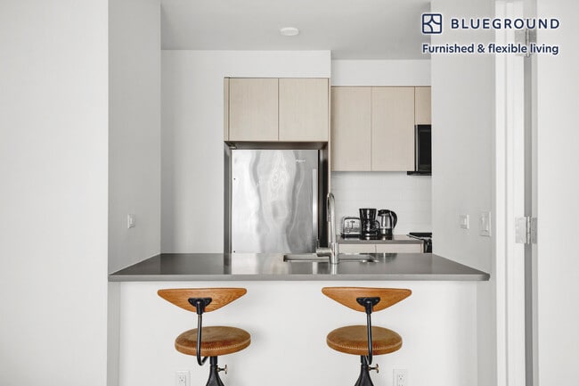 Building Photo - 27-19 44th Dr