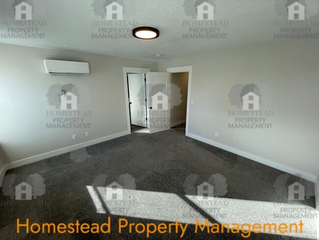 Building Photo - 644