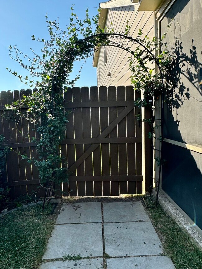 Building Photo - AVAILABLE SOON!