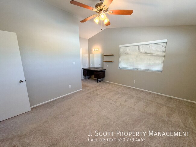 Building Photo - 3914 E Becker Ln