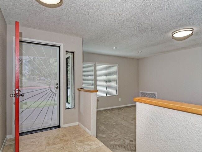 Building Photo - Remodeled Home On Quiet Cul-de-sac