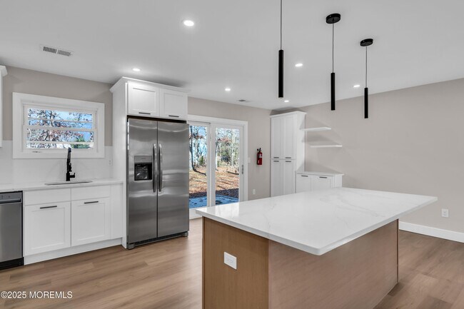 Building Photo - 170 Station Rd