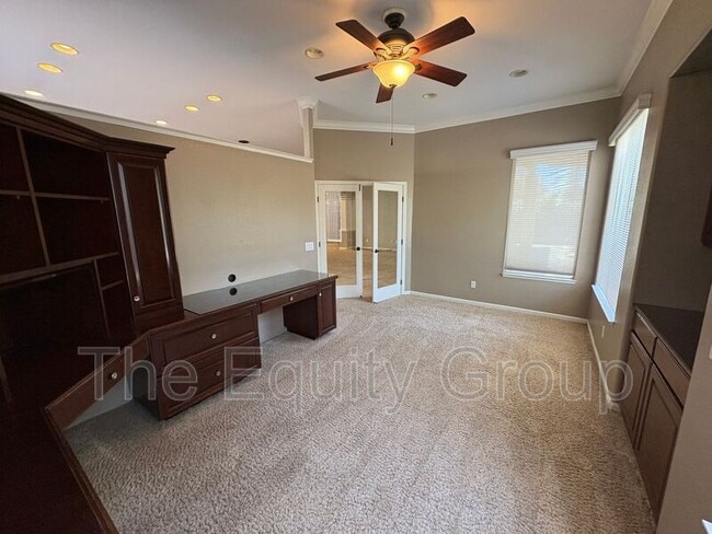 Building Photo - 2511 S Peppertree St