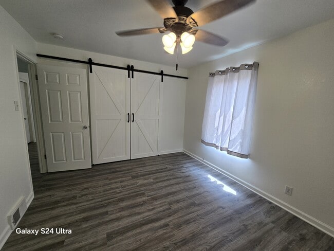 Building Photo - 1906 S Washington St