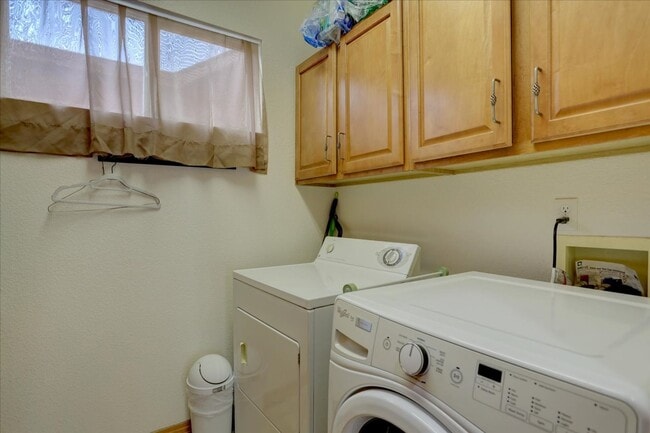 Building Photo - Stunning Longmont Home with Professional Finishes & Exceptional Privacy