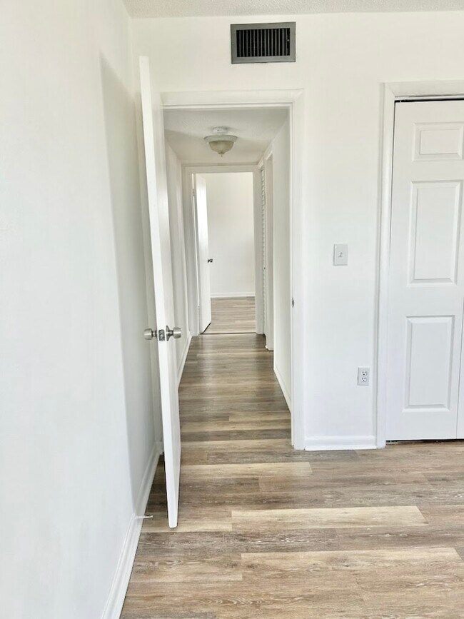 Building Photo - 5100 W Flagler St