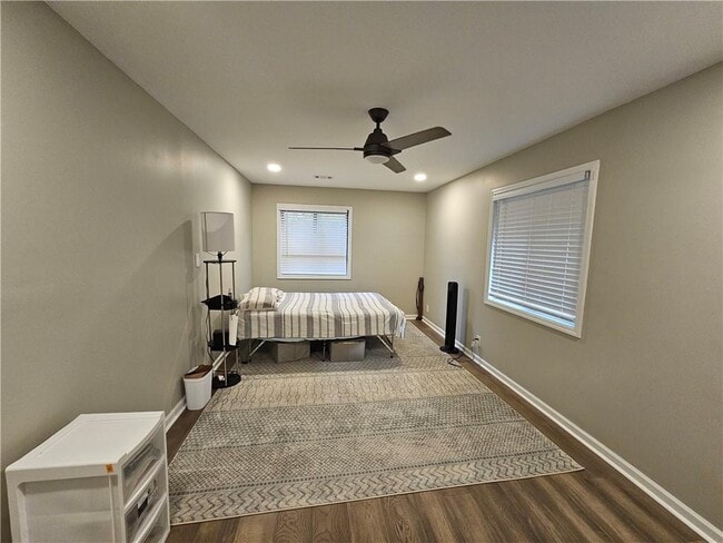 Building Photo - 1052 Indian Hills Pkwy NE