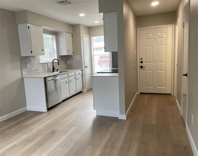 Building Photo - 8811 Cainwood Ln
