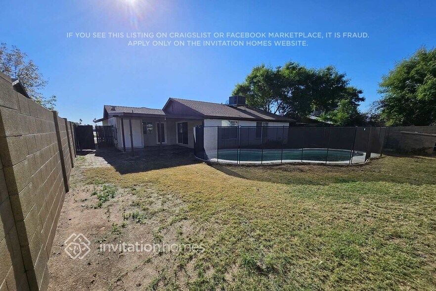 Building Photo - 5552 W Carol Ave